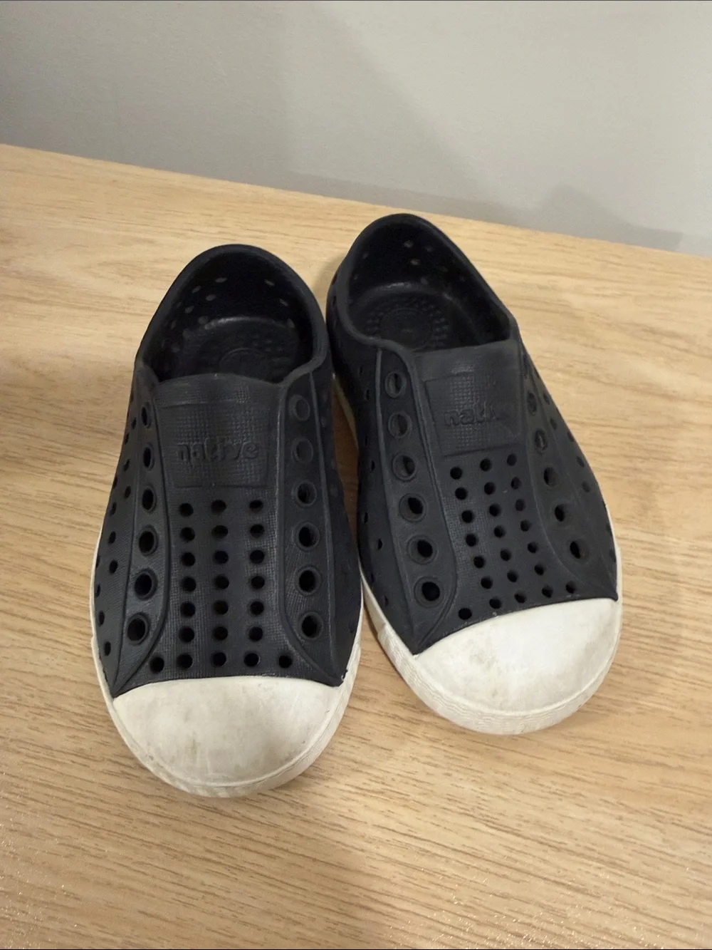 Native Shoes Black with White Toe Kids Water Shoes 6 Toddler